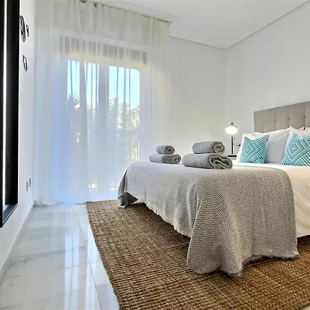 Harbour Heaven 2 Bed, 2 Bath Steps From Puerto Banus Marina And * Marbellac
